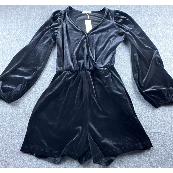 Copper Key Romper Womens Small Black‎ Velvet Long Sleeve V-Neck Pockets New - Picture 1 of 15